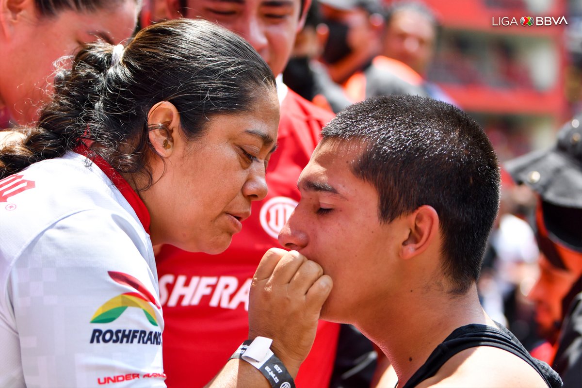 LigaBBVAMX's tweet photo. ¡Cumpliste tu sueño, Sait! 🥹 🫂

Muchas felicidades por tu debut con @TolucaFC. Esto es solo el comienzo 😉

#LigaBBVAMX | #Apertura2023 https://t.co/jRuPEdybfc