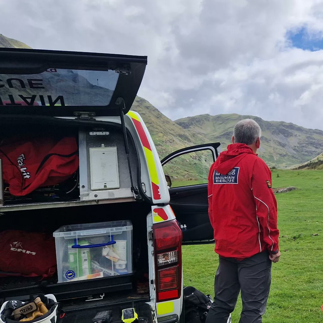 Aberglaslyn Mountain Rescue Team (@aberglaslynmrt) on Twitter photo Galwad.๐๐๐ฅ๐ฅ๐จ๐ฎ๐ญ
Anaf pen-glin yn ardal Rhosydd.
๐ ๐ค๐ง๐๐ ๐ข๐ง๐ฃ๐ฎ๐ซ๐ฒ ๐ข๐ง ๐ญ๐ก๐ ๐๐ก๐จ๐ฌ๐ฒ๐๐ ๐๐ซ๐๐
Dymunwn wellhad hwylus a diolch eto i hofrennydd gwylwyr y glannau.
๐๐ ๐ฐ๐ข๐ฌ๐ก ๐ญ๐ก๐๐ฆ ๐ ๐ฌ๐ฉ๐๐๐๐ฒ ๐ซ๐๐๐จ๐ฏ๐๐ซ๐ฒ ๐๐ง๐ ๐ญ๐ก๐๐ง๐ค ๐ซ๐๐ฌ๐๐ฎ๐ ๐๐๐ Galwad.๐๐๐ฅ๐ฅ๐จ๐ฎ๐ญ
Anaf pen-glin yn ardal Rhosydd.
๐ ๐ค๐ง๐๐ ๐ข๐ง๐ฃ๐ฎ๐ซ๐ฒ ๐ข๐ง ๐ญ๐ก๐ ๐๐ก๐จ๐ฌ๐ฒ๐๐ ๐๐ซ๐๐
Dymunwn wellhad hwylus a diolch eto i hofrennydd gwylwyr y glannau.
๐๐ ๐ฐ๐ข๐ฌ๐ก ๐ญ๐ก๐๐ฆ ๐ ๐ฌ๐ฉ๐๐๐๐ฒ ๐ซ๐๐๐จ๐ฏ๐๐ซ๐ฒ ๐๐ง๐ ๐ญ๐ก๐๐ง๐ค ๐ซ๐๐ฌ๐๐ฎ๐ ๐๐๐