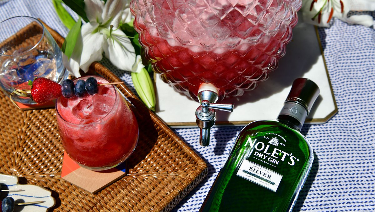 Berry Independent Punch is the perfect cocktail for your 4th of July Celebration! noletsgin.com/recipe/berry-i… #Punch #Cocktail #NOLETS #Gin #Recipe #4thofJulyWeekend #4thofJuly #SeasonalCocktail