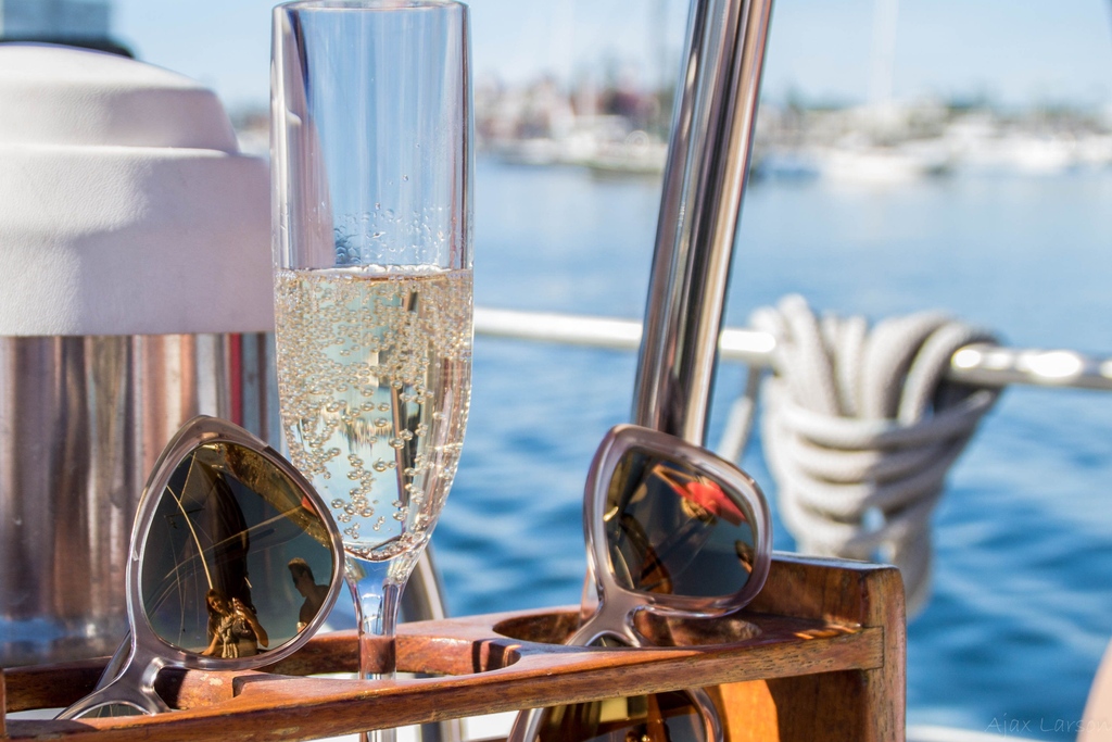 Enjoy the weekend with IVI🥂
——⁠
Join the #ivileague⁠
#envisionwithivivision