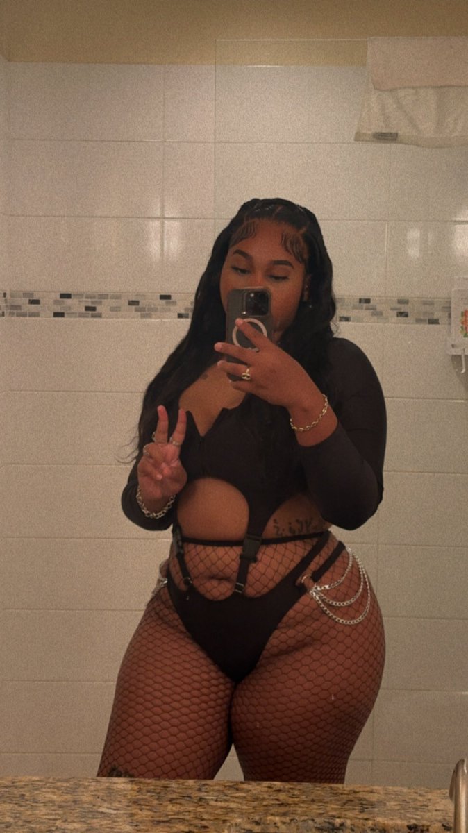 therealxdej's tweet photo. big body benz🌚 https://t.co/UVau8e0sk1