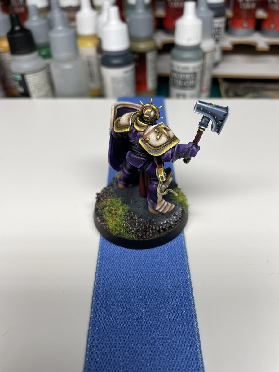 First mini in a couple of years, how did I do?
(Don’t mind the left foot, it broke off and needs a fix)

#WarhammerCommunity #AgeofSigmar #warhammer