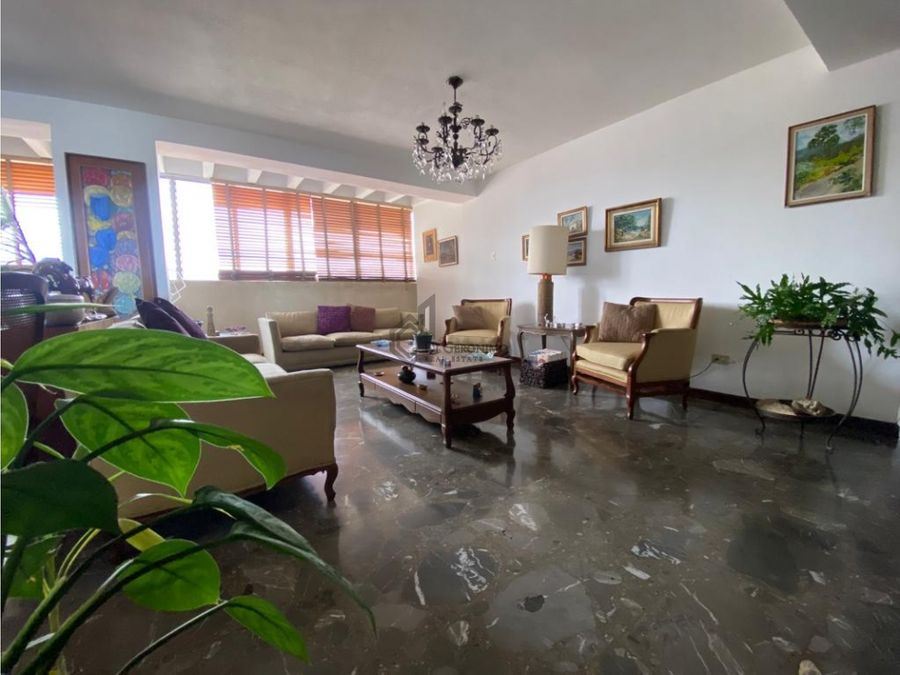 DiGeronimoRE's tweet photo. Este apartamento en venta está muy cerca del Centro Comercial La Pirámide de Prados del Este en #Baruta.
Muy convenientemente acaban de inaugurar ahí un nuevo local de @Forumsm_ve.
Es una excelente opción para que tu familia viva en el sureste de #Caracas.
https://t.co/Hx3nRAxhPX https://t.co/Z1B6IBFHJ1