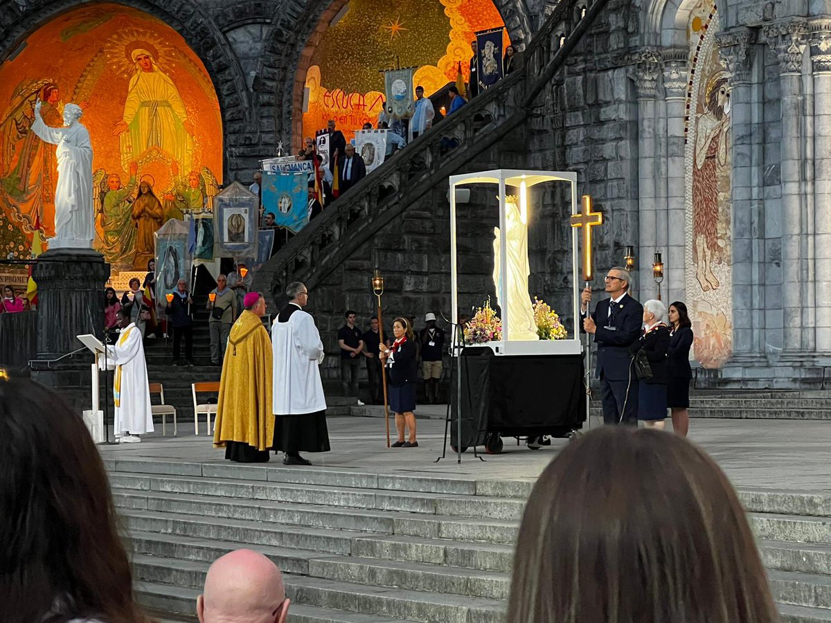 DiocesePaisley's tweet photo. We were honoured to hear that Bishop Keenan was asked to impart the Final Blessing after tonight’s Torchlit Procession. https://t.co/3ScFmVMjm4