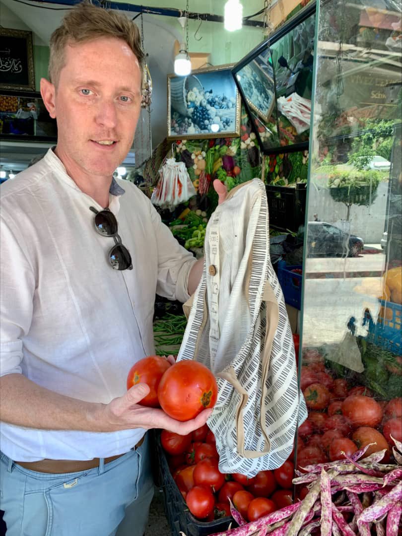 ukinalgeria's tweet image. As we mark the start of the #PlasticFreeJuly, we’ll bring you some of the actions we are taking at @ukinalgeria to reduce our plastic waste.

We always take our reusable shopping bags with us when buying our delicious 🇩🇿 fruit &amp;amp; vegetables.

#ChooseToRefuse
#ChooseToBeHealthy