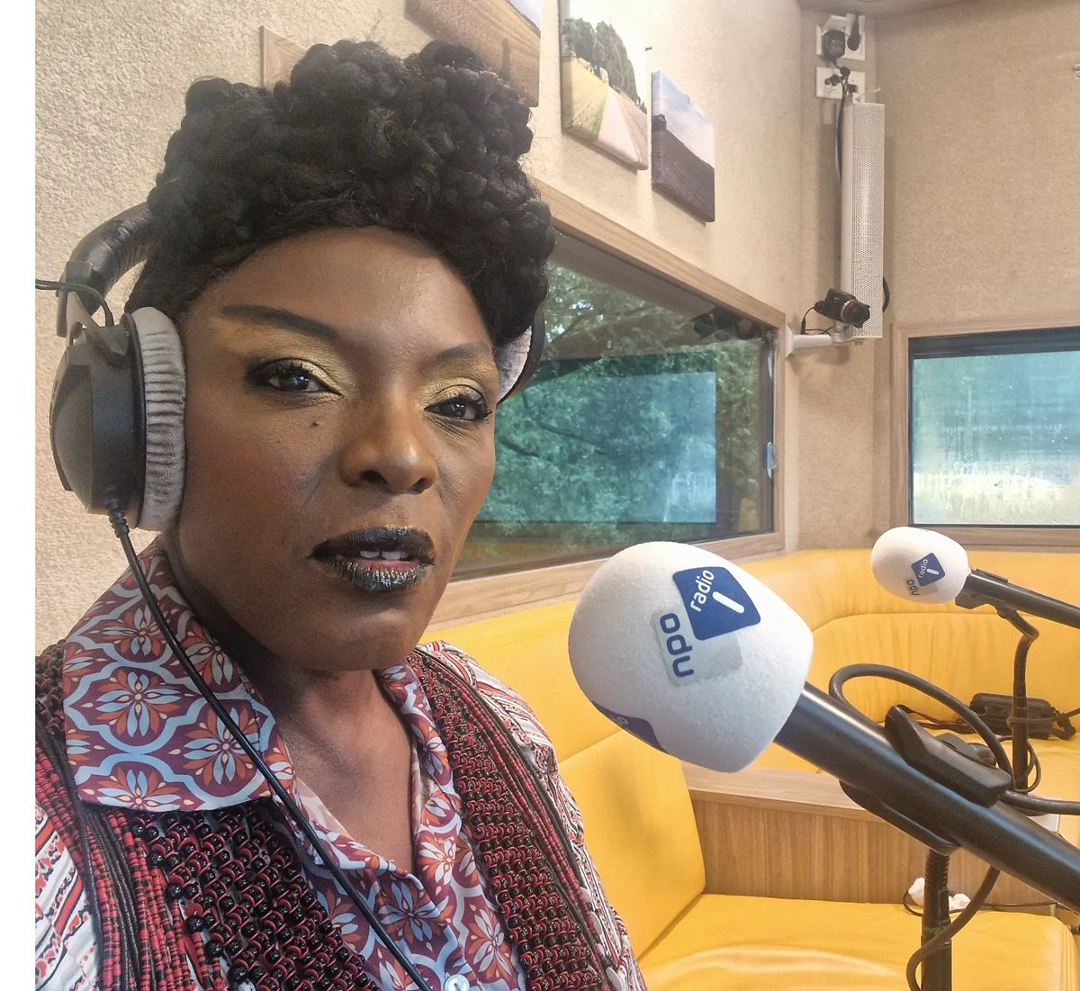 Janice Deul (she/her) (@janicedeul) on Twitter photo Veel memorabels meegemaakt sinds het verschijnen van m'n boek #KetiKoti. Afgelopen week o.m. in <a href="/trouw/">Trouw</a> <a href="/denieuwsbv/">De Nieuws BV</a>, Nooit meer slapen <a href="/vpronms/">Nooit Meer Slapen</a> @op1npo en gister met #BabsGons de 3 uur durende <a href="/NPORadio1/">NPO Radio 1</a> herdenking voor- en nabeschouwd. Had me geen beter gezelschap kunnen wensen. Veel memorabels meegemaakt sinds het verschijnen van m'n boek #KetiKoti. Afgelopen week o.m. in <a href="/trouw/">Trouw</a> <a href="/denieuwsbv/">De Nieuws BV</a>, Nooit meer slapen <a href="/vpronms/">Nooit Meer Slapen</a> @op1npo en gister met #BabsGons de 3 uur durende <a href="/NPORadio1/">NPO Radio 1</a> herdenking voor- en nabeschouwd. Had me geen beter gezelschap kunnen wensen.