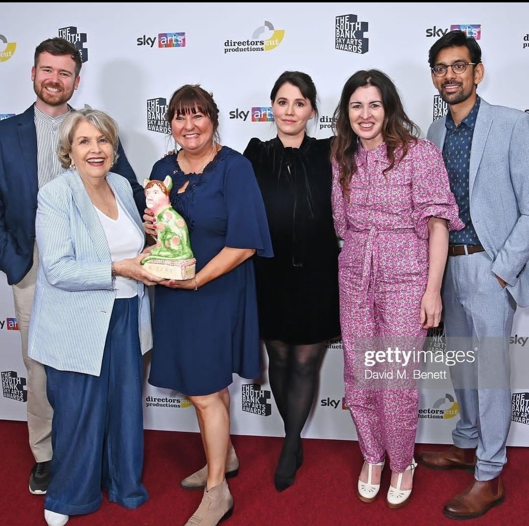 #HappyValley won Best TV Drama at South Bank Sky Arts Awards 🏆 Congratulations to the whole cast and crew! 🤍

📸 David M. Benett

#CharlieMurphy #SarahLancashire #JamesNorton #SallyWainwright #AmitShah