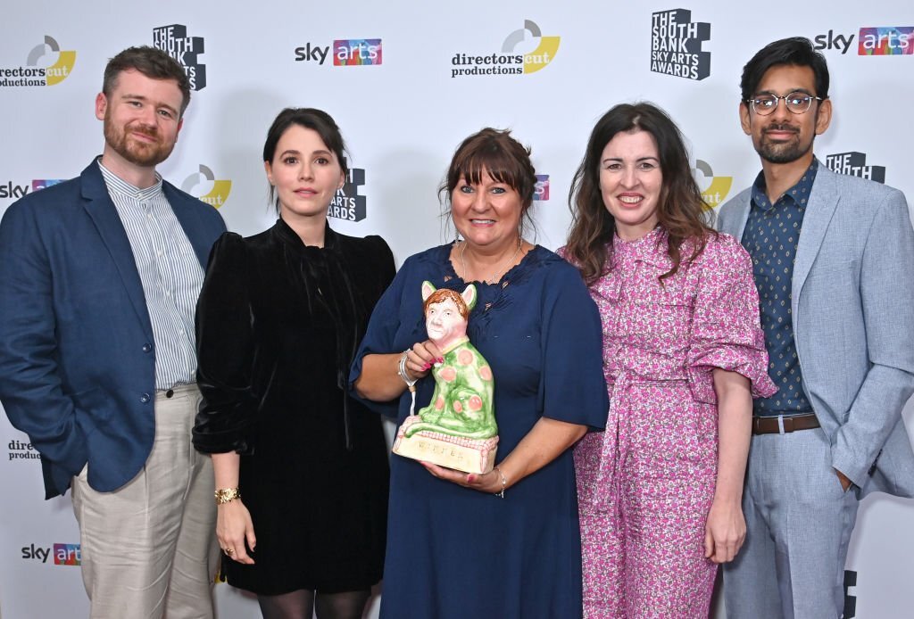 JamesNortonBlog's tweet photo. #HappyValley has won the TV Drama award at the #SouthBankSkyArtsAwards2023. Executive Producer Will Johnston, Charlie Murphy, Producer Jessica Taylor, Susan Lynch and Amit Shah pose in the Winners Room  at The Savoy Hotel - 2 July 2023. Congratulations to all the team ❤️ https://t.co/4rFqVclXYM