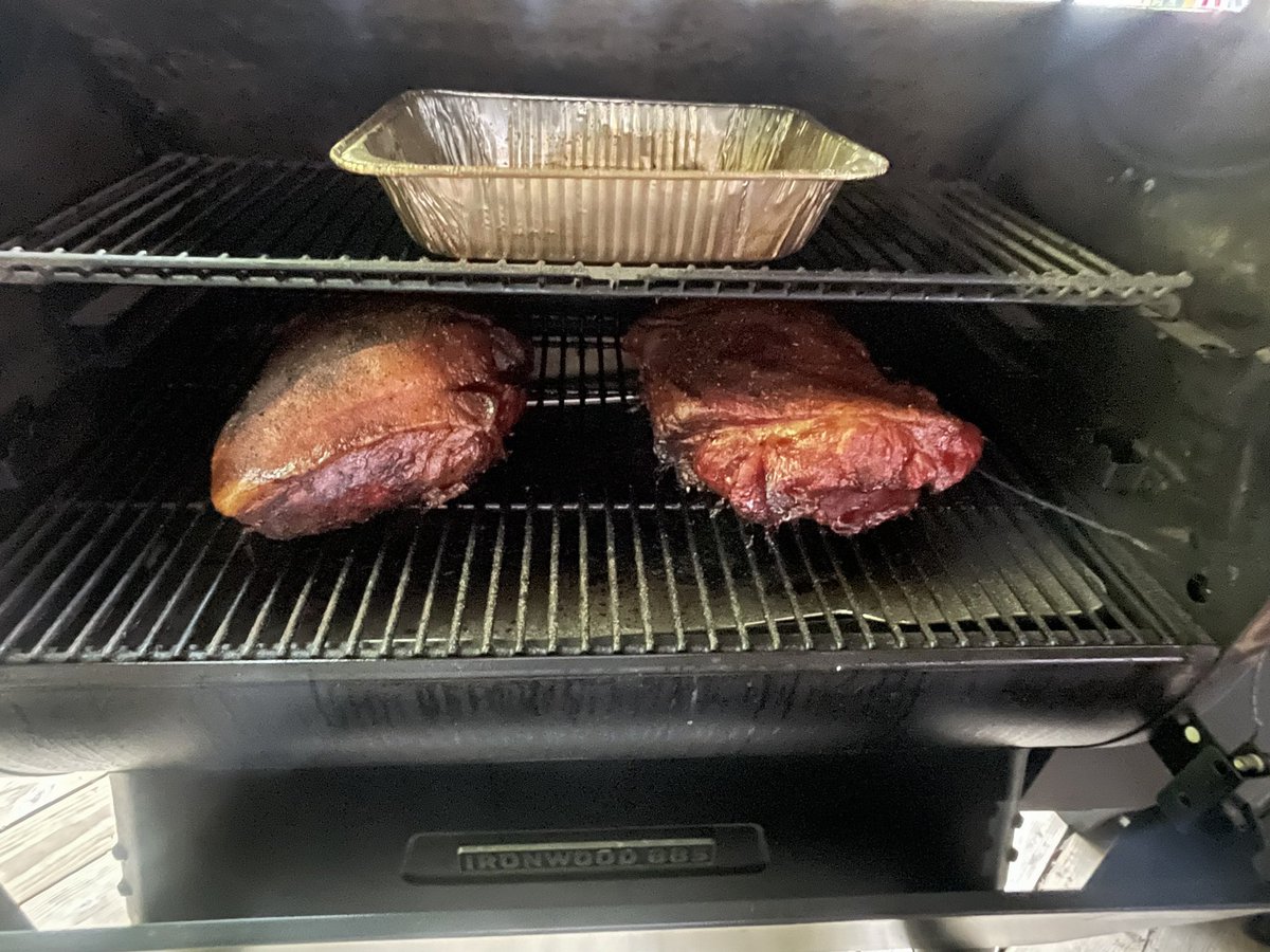 hemicat's tweet photo. @TraegerGrills this was my first time using my 885 #Ironwood and I chose #BostonButts for a #July4th gathering. https://t.co/orhfOgxhlP