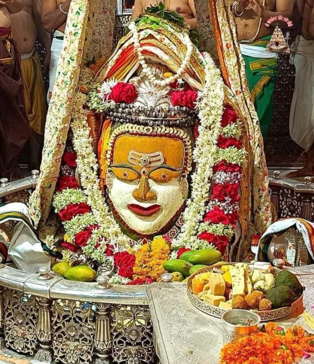 RAJSTHANI_FATKR's tweet photo. अवन्तिकायां विहितावतारं
मुक्ति प्रदानाय च सज्जनानाम्
अकालमृत्योः परिरक्षणार्थं
 वन्दे महाकाल महासुरेशम ॥
#ॐ_श्री_शिवाय_नमस्तुभ्यम् 
#ॐ_नमः_शिवाय 
#जयभोलेनाथ
#हर__हर___महादेव https://t.co/AQgabESvW8