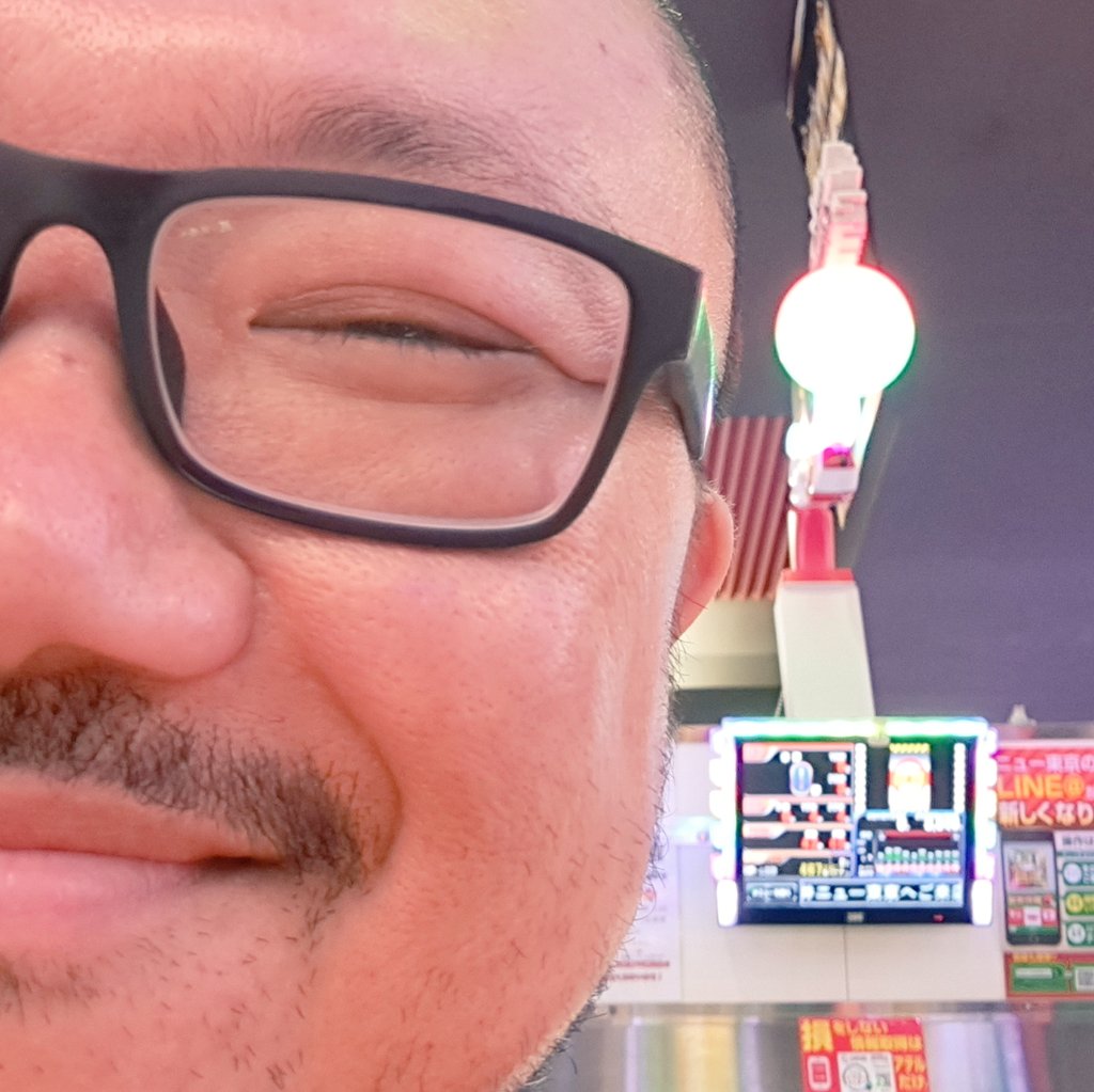 higenjin's tweet photo. ゴーシャグのGOGO!ランプは今作でも髭原人の微笑みと同じくらい柔らかいです🤡
ちなみに、ガリさんが一番好きなGOGO!ランプがこのゴージャグの豆球風ランプだそうです。だからガリさんは髭原人が大好きなんですね➰😚
#ゴージャグ３ https://t.co/oIeZCOU5Vh