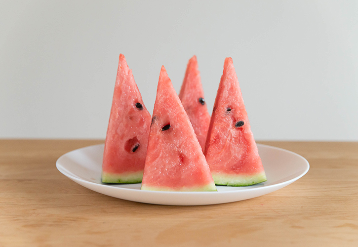 rassic_24's tweet photo. 🍉スイカの切り方ひとつでお悩み解決💡
▶️https://t.co/UWAovkzkMx
・食べやすい切り方
・甘さが均等になる切り方
・種のない切り方
どの切り方がお好みですか😉?
#スイカ #夏 #rassic #7月 https://t.co/QFGNrzwyhw