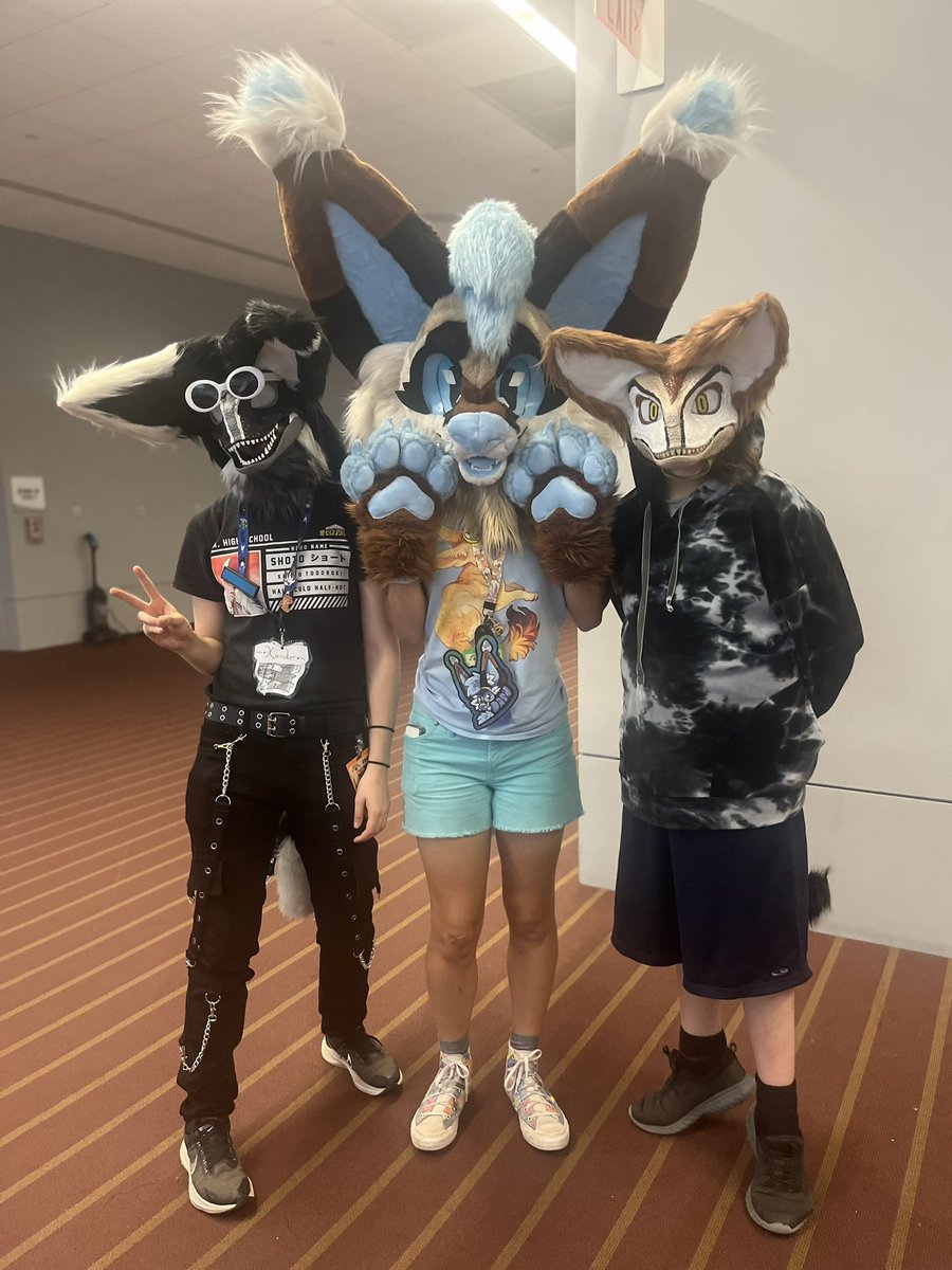 Pixel_Dusk's tweet photo. I have loads of photos of Anthrocon today. I will try to post all of them. #anthrocon2023 #furries #furryfandom #Anthrocon #dinomask #dinomasks #furry #furrycommunity https://t.co/VL9tkShpOx
