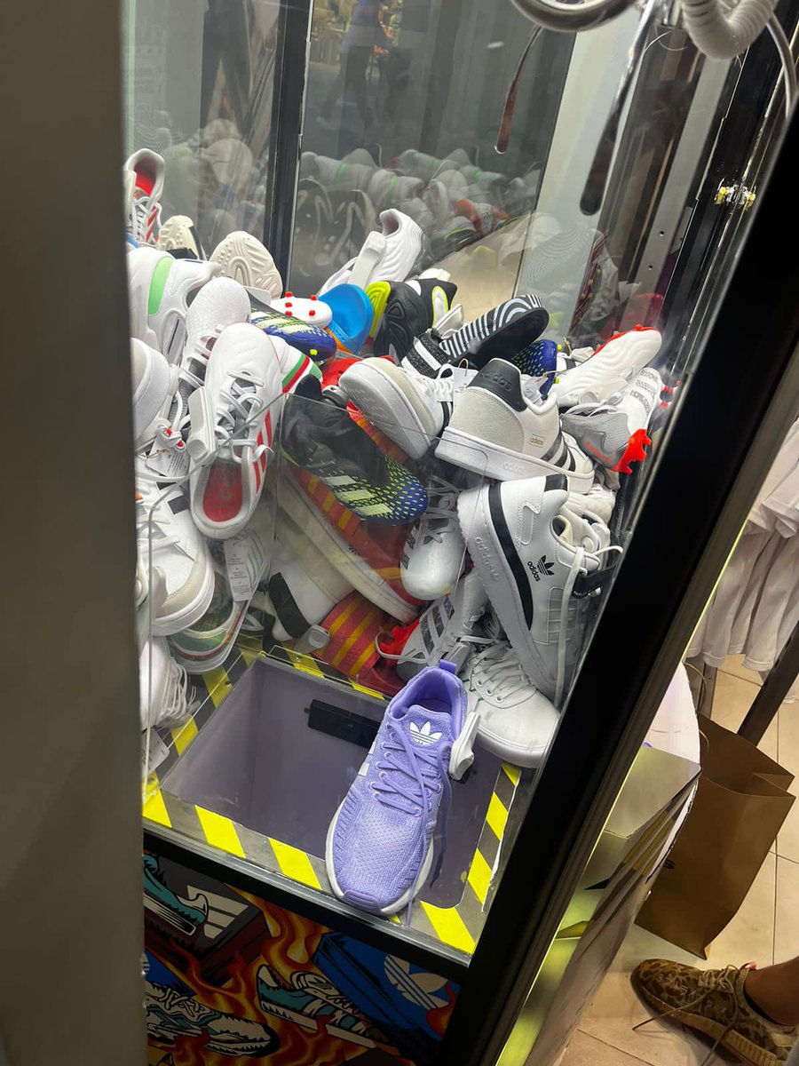 Leonel_Apolonio's tweet photo. @adidasMX según el gerente de su outlet de punta norte no ganamos el tenis, cuando es evidente que lo que hizo que no cayera fue el otro tenis, en otras garras si nos han dado el premio cuando pasa eso, que mamada
@Profeco #adidas #injusticia #outlet #garra https://t.co/cilWcY2bAA