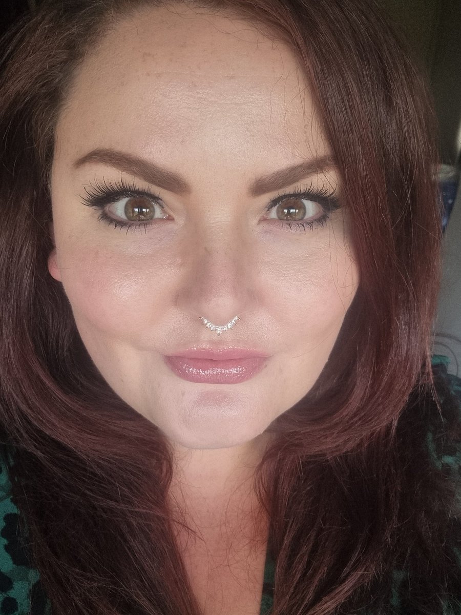 lempop's tweet photo. Can't sleep and so freekin bored 😐 so here's a pic of my face #hello #saveme https://t.co/ZdVf2vApY8