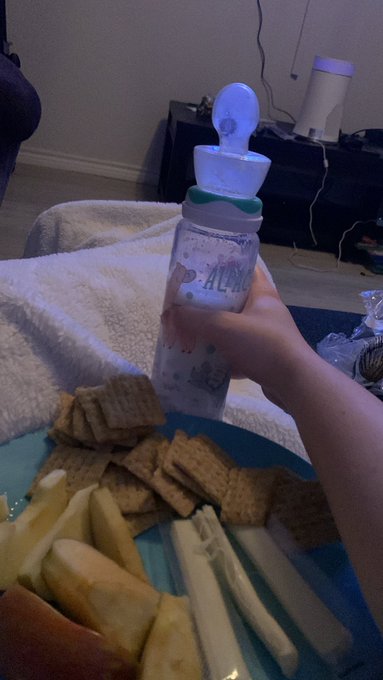 Actually suprised that i like this new bottle teat thingy?? #abdl https://t.co/QtfCft5B0H<a href="/tag/abdl"class="tags"><span>#abdl</span></a>