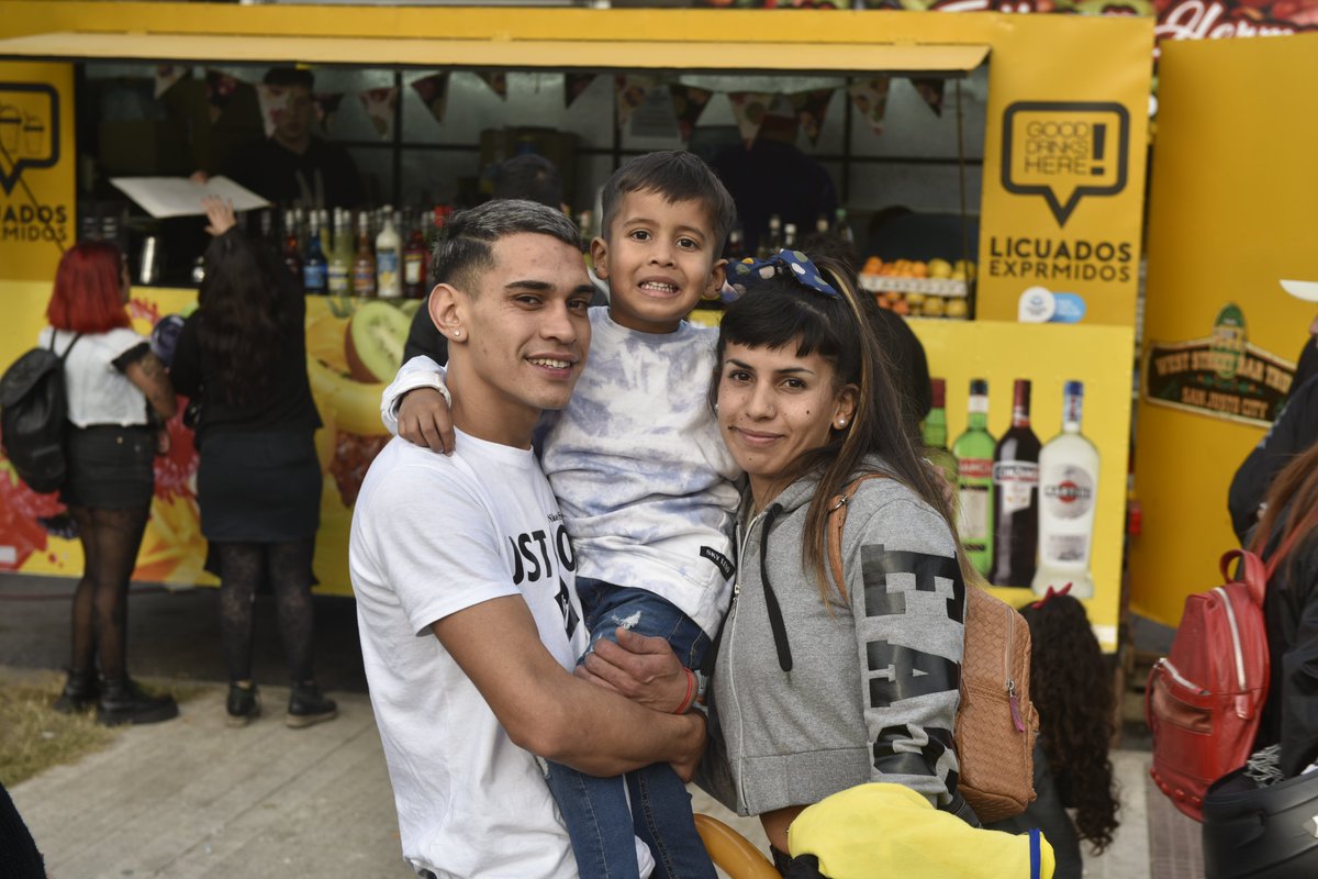 FerEspinozaOK's tweet photo. 🎉 Finalizamos un fin de semana a pura música, baile y diversión junto a las familias, jóvenes, niñas y niños de La Matanza.

¡Gracias por estos días inolvidables! Y que el entretenimiento alcance los corazones de todas y todos ♥️. 

Siempre con las familias.
#SiempreConVos https://t.co/N19IE0dSJH