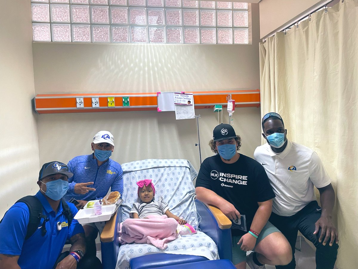 CoachVarelaIII's tweet photo. Gracias Hospital Federico Gomez por darnos la oportunidad de conocer a estas bellas almas 💛💙 

It was an honor getting to interact with these beautiful soles 🎀 #Ramily https://t.co/cTWjIuc5Yd