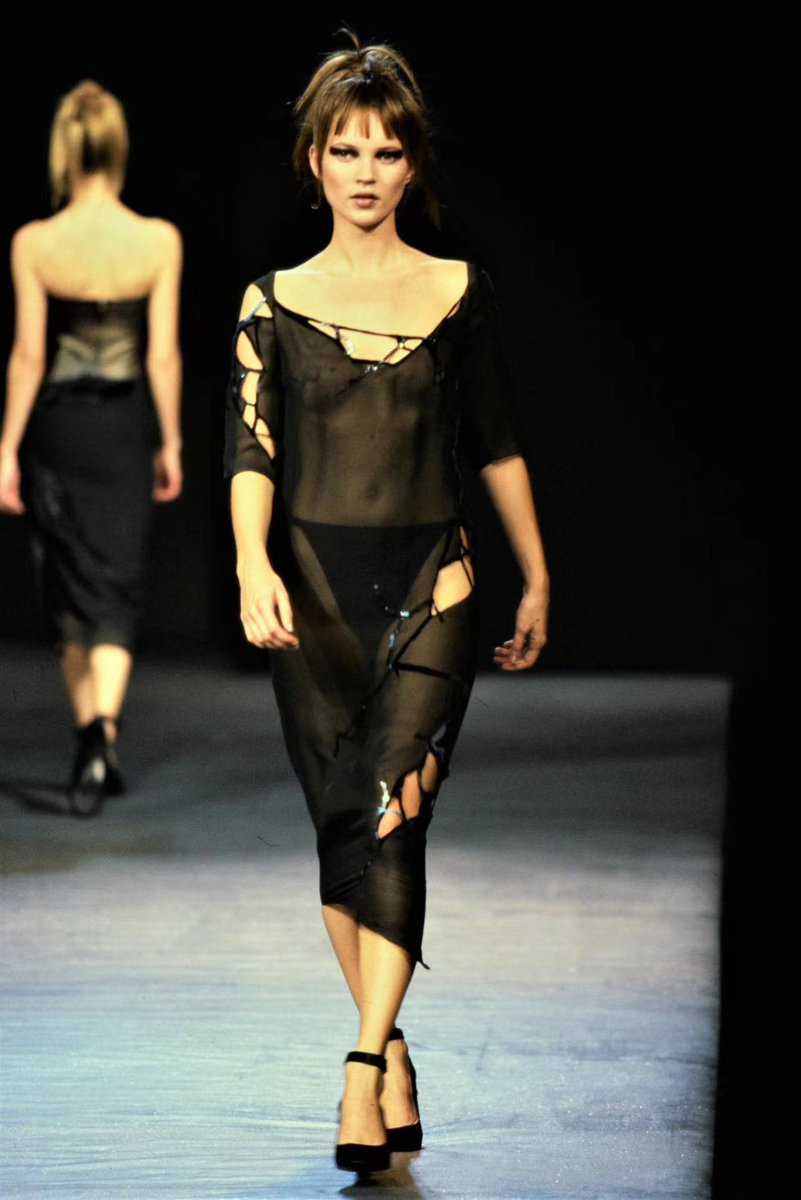 Cathererinecat's tweet photo. Martine Sitbon Fall 1997 Ready-to-Wear https://t.co/B3j1l1RAvH