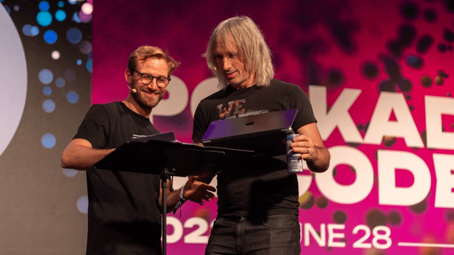 1xLUI5's tweet photo. No Polkadot Decoded 2023, Gavin Wood anunciou os planos para o futuro da Polkadot.

Polkadot 2.0: A visão futura da Polkadot é um supercomputador multi-core global 🤯

1/12 https://t.co/ETizEe9Lz6