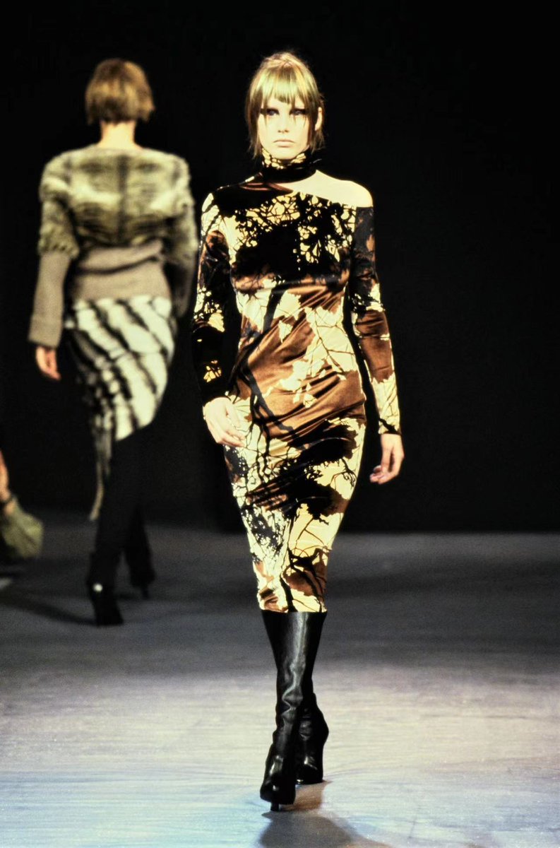 Cathererinecat's tweet photo. Martine Sitbon Fall 1997 Ready-to-Wear https://t.co/5QdfQaP91y