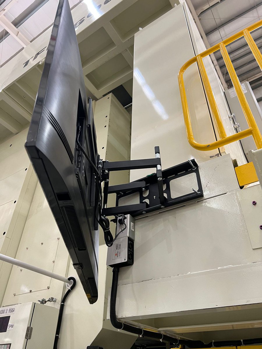 OEBAJIO's tweet photo. Suministro e Instalación de CCTV en máquinas de producción en Planta Industrial de #GTO #OEB https://t.co/8aO4DLteAh