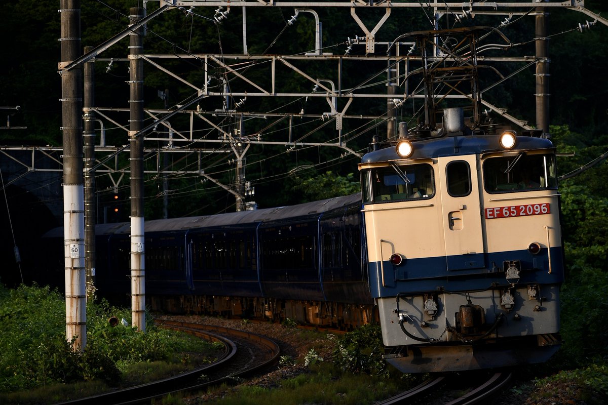 2023.07.03
9564レ EF65 2096[新]牽引
マニ50 2186+伊豆急2100系R-5編成
"THE ROYAL EXPRESS" 甲種輸送

煌めく旅へ、行ってらっしゃい！