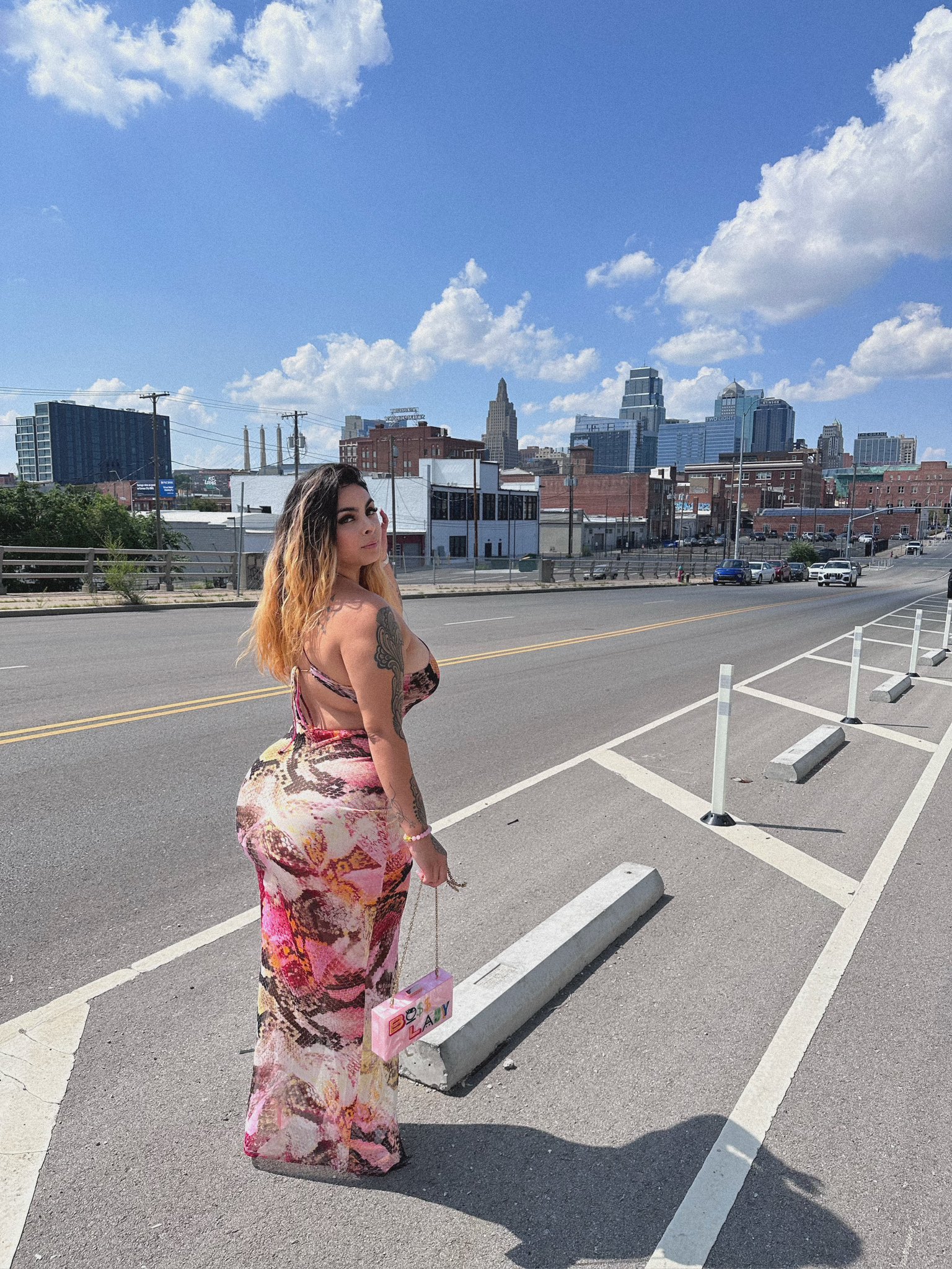 Persia 🌺 on Twitter: "Do y’all like me on here when I wear clothes? #BossLady 👛 https://t.co