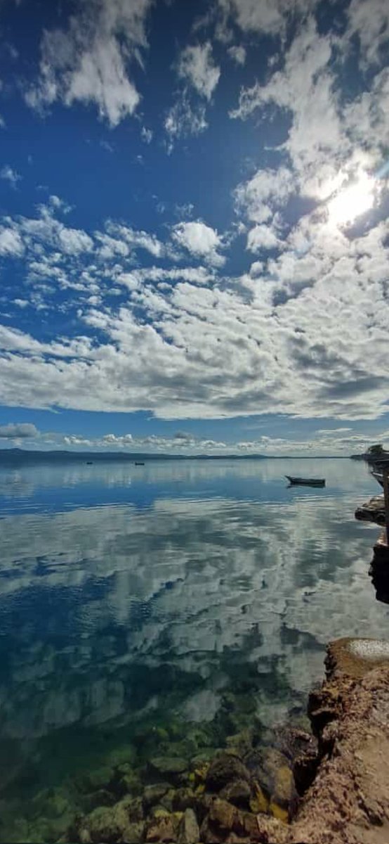 charbil's tweet photo. Por mi madre! así estaba todo el golfo hoy ..las nubes se reflejaba en el mar... Golfo de Cariaco Cumaná Edo Sucre...foto desde la población de San Antonio del Golfo..El Almendron.. https://t.co/7n2QI1hsw9