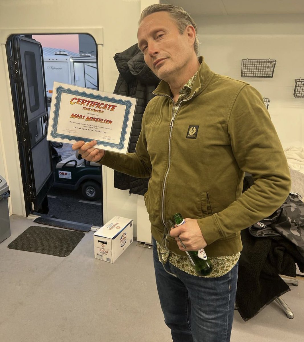 LovclyMikkelsen's tweet photo. [NEW] Mads Mikkelsen is such a cutie (and a repairman apparently) it’s sweet how he fixed the makeup trailers clock 🥹💚

📸 - IG harasblairmakeup https://t.co/9l4VE3qqr9