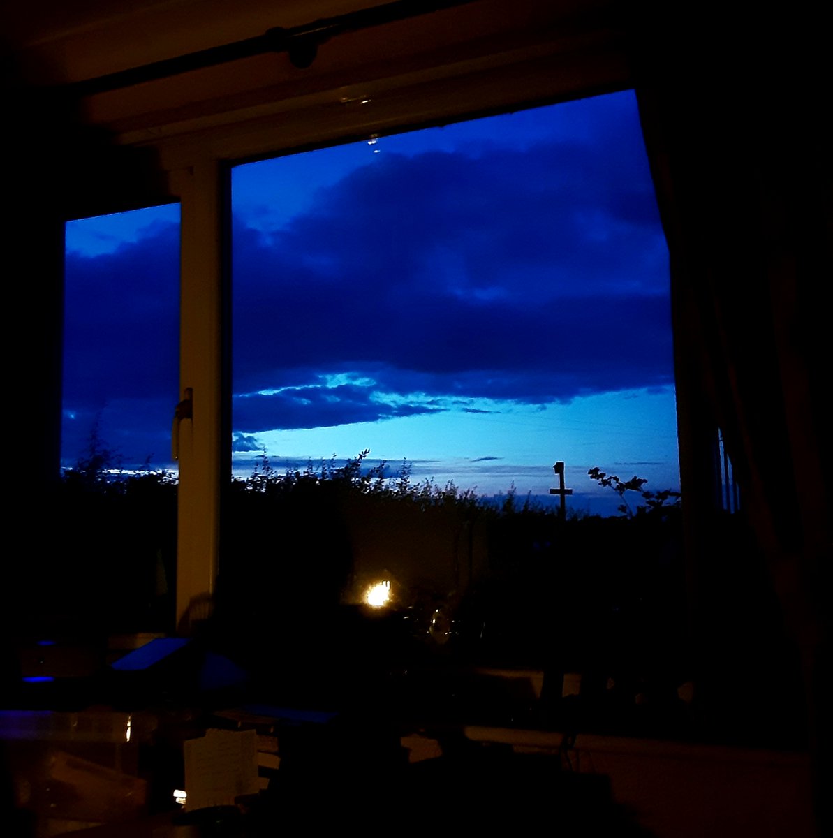 WarphobblerKaz's tweet photo. 13°C Wind 20 mph W 10.34 PM rain clouds building with precipitation imminent; chilly compared with last week...
#creativephotography #cloudscapes #skyscapes #weatherobservation #weatherobserver #KazAlexander #SA10.1 https://t.co/NKHWJI8aAE
