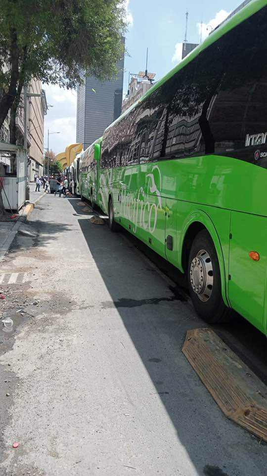 Eimy_Cy's tweet photo. Imagínate vivir en un país donde el presidente prefiere pagar autobuses y acarreados, que medicamentos para los niños con cáncer.

#MiserableCorrupto

@lopezobrador_ https://t.co/zQAi14EMsF