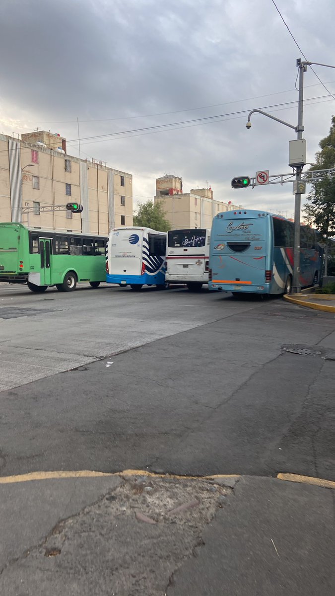 Eimy_Cy's tweet photo. Imagínate vivir en un país donde el presidente prefiere pagar autobuses y acarreados, que medicamentos para los niños con cáncer.

#MiserableCorrupto

@lopezobrador_ https://t.co/zQAi14EMsF