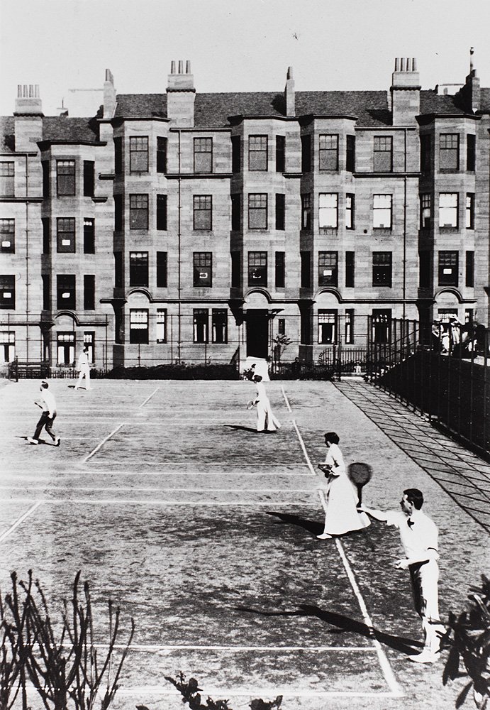 PastGlasgow's tweet photo. "Anyone for tennis?"

Wimbledon kicks off today, but there were no carbon fibre racquets or fancy sports togs for these well heeled North Gardner St residents back in 1900.

Note the "to let" signs in the newly built tenement windows.

📷 Glasgow City Archives https://t.co/c06LF10lW0