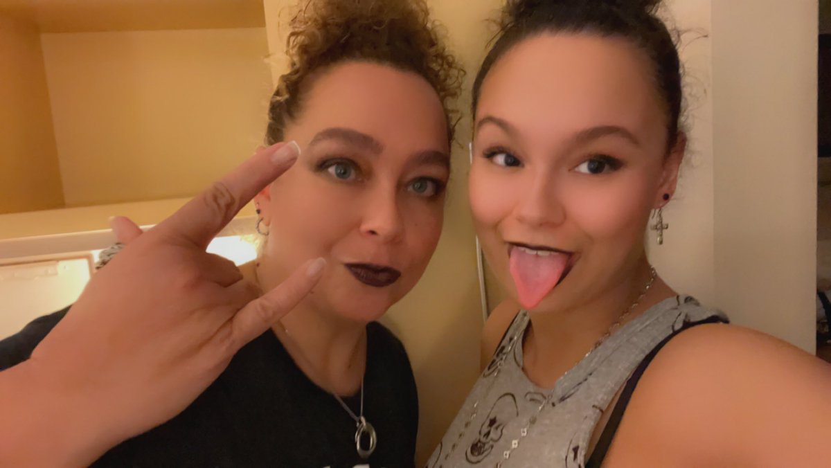 justlikereverse's tweet image. face reveal! my mama and i! #firnewhampshire #iceninekills #fallinginreverse #crowntheempire #slaughtertoprevail