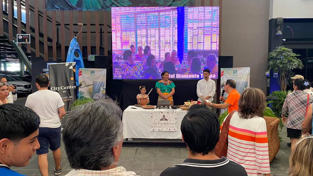 Turismo_Tabasco's tweet photo. La #RutaDelCacaoAlChocolate te ofrece #ExperienciasMemorables bastante interesantes como la que podemos disfrutar en La Campesina.
“Saberes y sabores del #cacao al
#chocolate” es ya una experiencia certificada por #TurismoTabasco
#TabascoMemorable https://t.co/9mHl5d8f3N