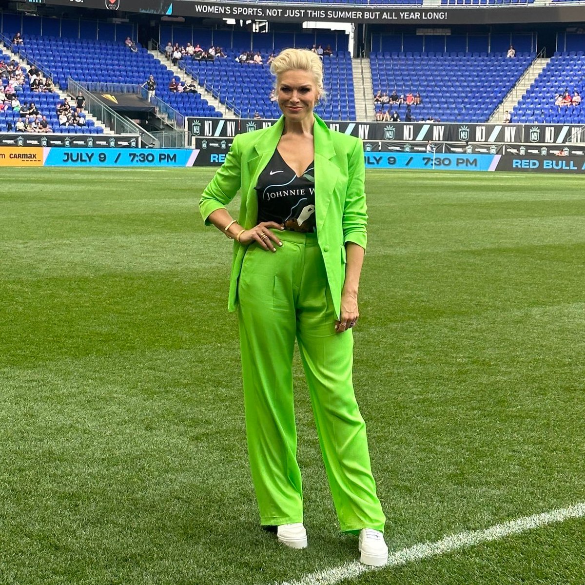 starrynight2901's tweet image. I&apos;m feeling v normal about it! 🥴🥴

**I think the 4th one is technically a blazer/pants combo, but idc.