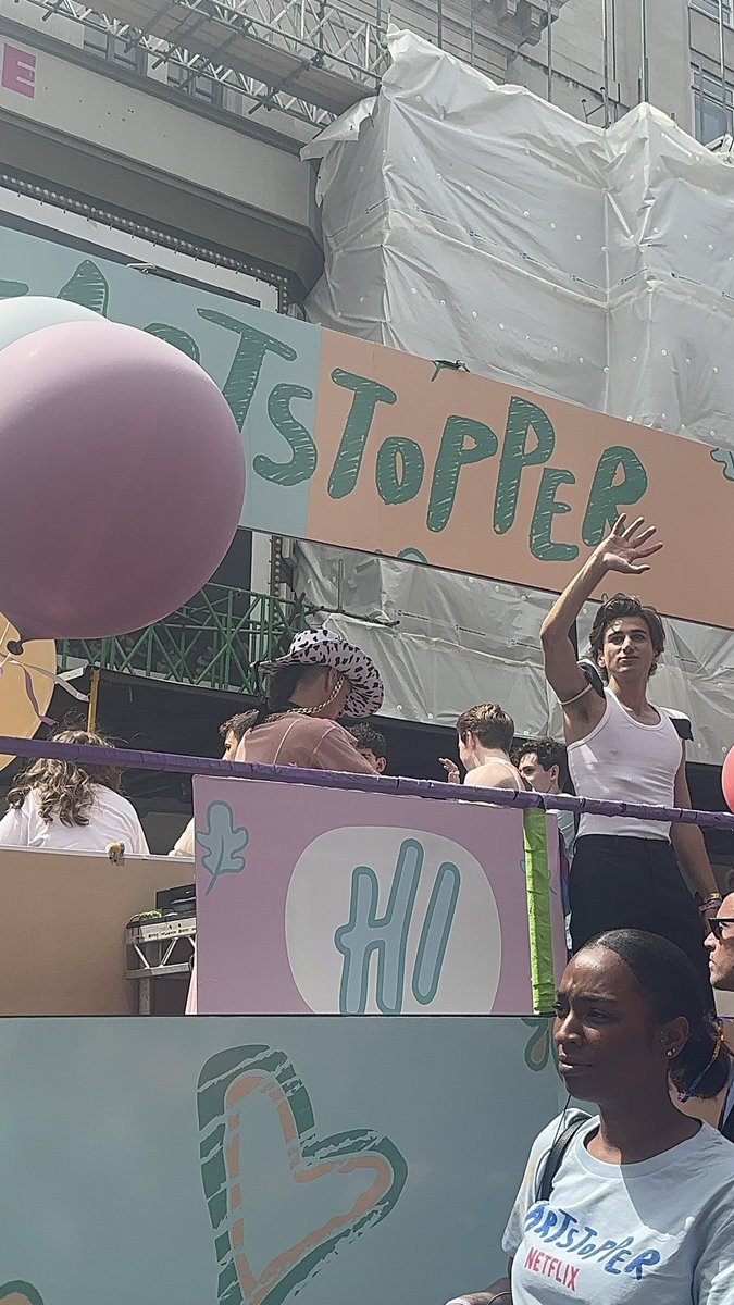 Jadelou_xxx's tweet photo. My favourite goofball ✨ @SebastianCroft 🏳️🌈✨🌈🏳️⚧️ Living his best life at pride. #sebastiancroft #BashCroft #londonpride #heartstopper https://t.co/Xa4aX3nExa
