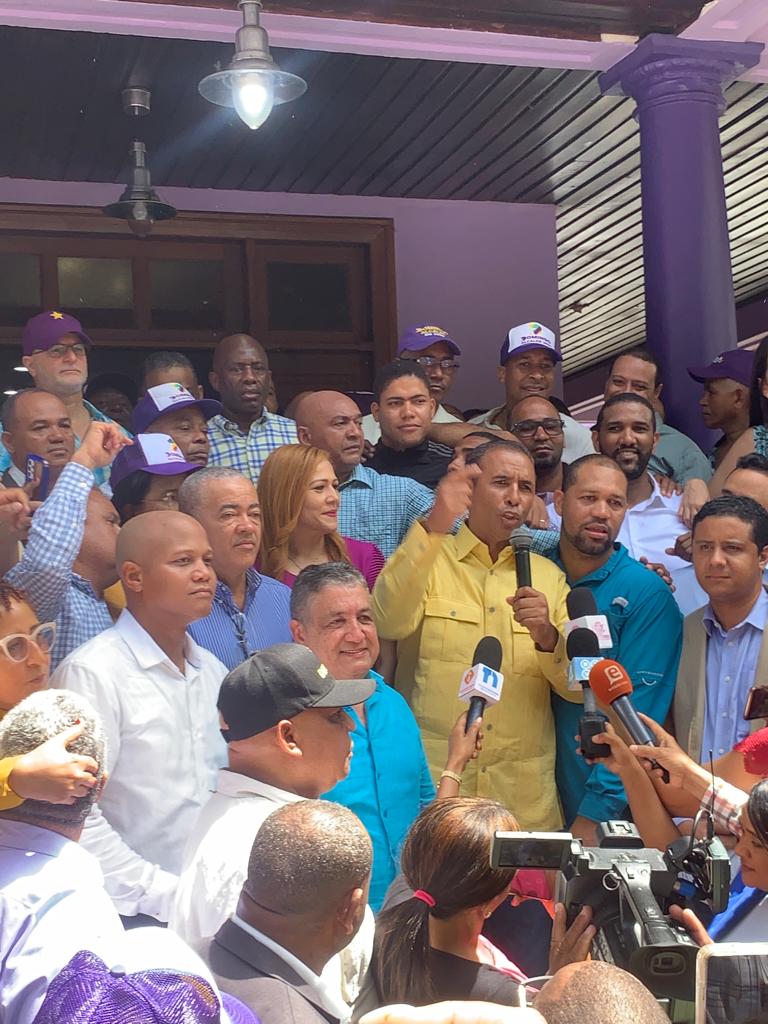 Inscripción del próxi Alcalde del DN Lic. Domingo Contreras, recibido por el cariño de su pueblo ✌️💜 #Sevan #Aguantaquefaltapoco <a href="/AbelMartinezD/">Abel Martínez Durán</a> <a href="/DomingoCG1/">Domingo Contreras</a> <a href="/DeportesAbelPld/">Deportistas con Abel PLD</a> <a href="/Domingo0876/">Domingo Corniel</a> <a href="/Abel24SEE/">Sector Externo Exterior Abel24</a> <a href="/SoterioRamrez/">Soterio Ramírez</a>