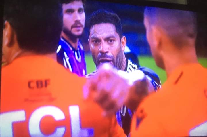 CoelhaoMonstro's tweet photo. Hulk chorando pro juíz marcar pênalti pro patético KKKKKKKKKKKKKKKKKKKKKK https://t.co/6pS4kA59rm