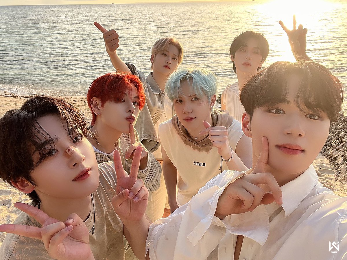 WEiBrazil's tweet photo. [#FOTOS] WEi DEBUT 1000 DIAS ANIVERSÁRIO 💙💜

🔗https://t.co/ylO5JVGBdc
#꿈인_것만_같았던_하나가_된_순간_WEi

#위아이 #WEi #장대현 #김동한 #유용하 #김요한 #강석화 #김준서 @WEi__Official https://t.co/Kl4cfQvRr0
