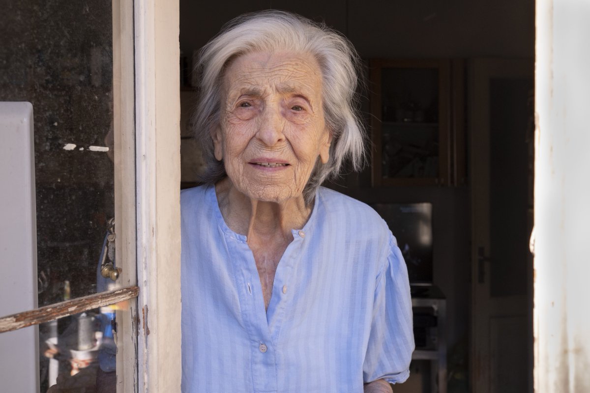 _MealsOnWheels's tweet photo. The power of #MealsOnWheels is more than food. It's about trust built &amp; the communities served. The network’s tireless volunteers brave any weather, knocking on doors, delivering warmth &amp; nourishment. Thousands show up daily, embodying an unbreakable &amp; dependable commitment. https://t.co/giAnIfG4au