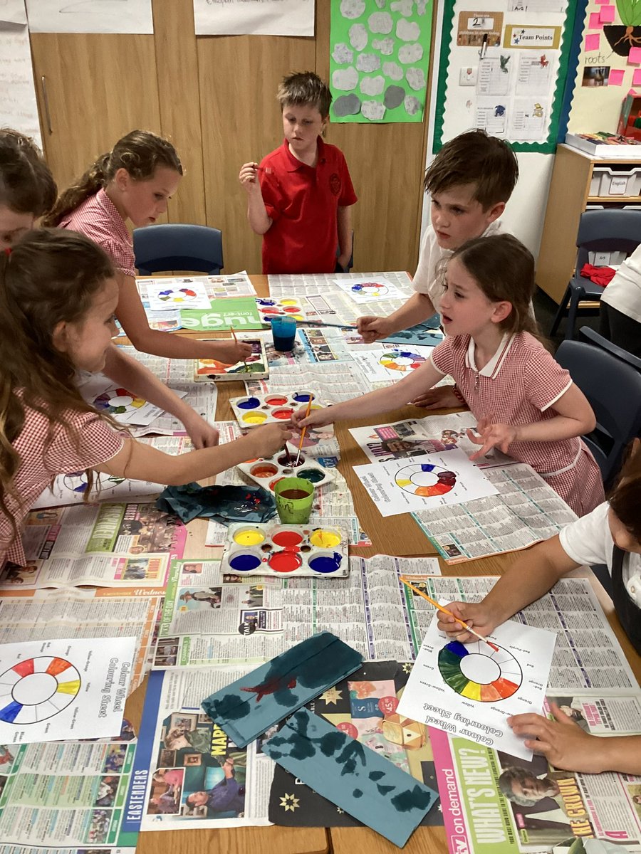MrBrowne12's tweet photo. Working hard in Art on a Friday afternoon.  👌👌. Learning how to mix colours with only using the prime colours.   Great fun 👍👍.  @BalshawLaneCPS https://t.co/LgIgGNagEE