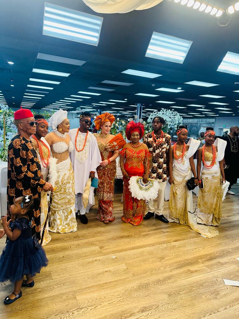 CraftRitalia's tweet photo. My Beautiful Clients Came Prepared, Distance Is Never A Barrier 🇱🇷
:
#Igboamaka #igbowedding #nigeriawedding #weddinginnigeria  #igbobride #handfans #Ritaliahandfans #weddingguests #mixedmarriage #weddinginspiration #weddingin🇱🇷 https://t.co/GrFJ1vAWti