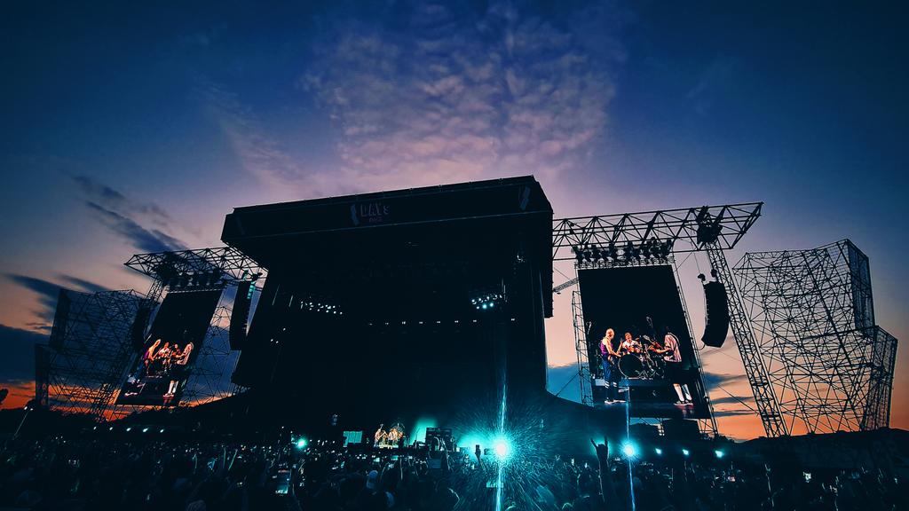 Pierre Bauduin (@pierrebauduin18) on Twitter photo WTF ITALY! It was hands down the best show so far this Summer. By far! And even one of the best of the 12 <a href="/ChiliPeppers/">Red Hot Chili Peppers</a> shows I've seen! Incredible energy. Perfect sound. Sick set-list. Insane 🤌
.
#RHCP #RedHotChiliPeppers #Idays #Milano #SundayFunday WTF ITALY! It was hands down the best show so far this Summer. By far! And even one of the best of the 12 <a href="/ChiliPeppers/">Red Hot Chili Peppers</a> shows I've seen! Incredible energy. Perfect sound. Sick set-list. Insane 🤌
.
#RHCP #RedHotChiliPeppers #Idays #Milano #SundayFunday