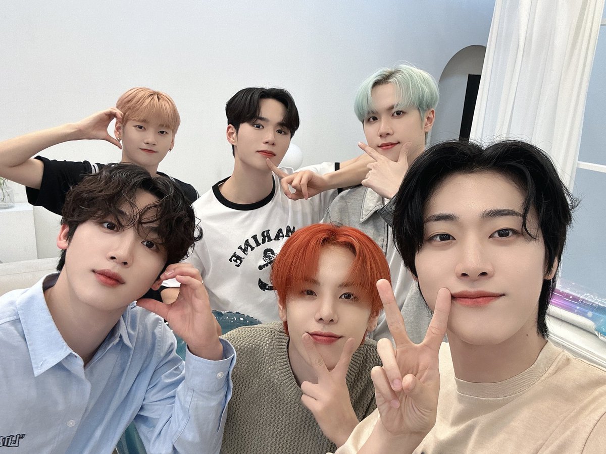 WEiBrazil's tweet photo. [#NAVER] 01.07.23 ⊹˚.𝗪𝗘𝗶 𝗗𝗘𝗕𝗨𝗧 𝟭𝟬𝟬𝟬 𝗗𝗔𝗬𝗦 𝗔𝗡𝗡𝗜𝗩𝗘𝗥𝗦𝗔𝗥𝗬☽

🔗 https://t.co/uzglPBSAMa
#꿈인_것만_같았던_하나가_된_순간_WEi

#위아이 #WEi #장대현 #김동한 #유용하 #김요한 #강석화 #김준서 @WEi__Official https://t.co/dlOeNIfm0c