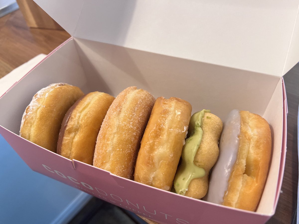 ywu2450's tweet photo. @neelamjmodi @SocNetAnalysts @SonicNU @noshir @AlinaLungeanu @ktanaka086 @vvsuschevskiy @rodabhari And portland donuts! https://t.co/2KIlzoQYId
