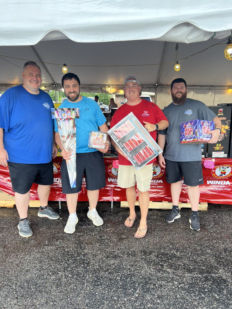 NickyVESPN's tweet photo. Man if you’re going to be shooting fireworks this holiday weekend you gotta head to the county!  @StevenRummage is 💯 correct you won’t find a better spot then the guys @4FingersFirewrk 🎇 

ELITE selection AND prices!
Shout out @caseyryan83 @GregGMoney88 @Nategriff92 https://t.co/4n0SChwbuf