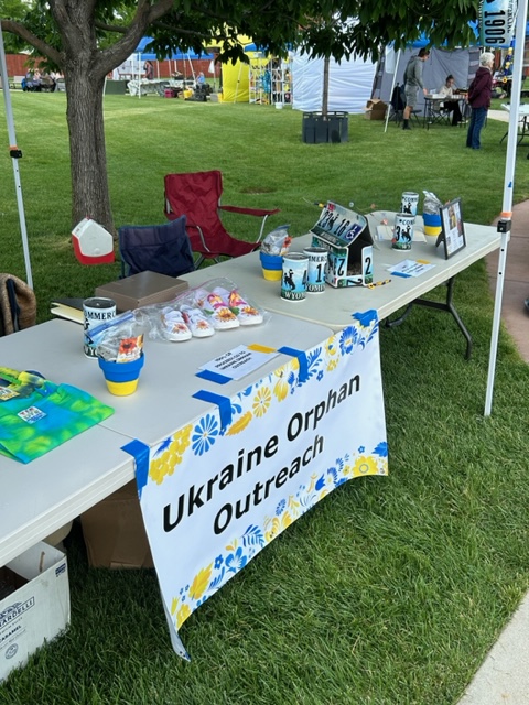 ukraine_orphan's tweet photo. Ukraine Orphan Outreach at the Farmers Market in Sheridan, WY. Thanks to everyone who helped make it a great event! #Ukraine #orphans #LeastofThese https://t.co/ygDpAB0zm7