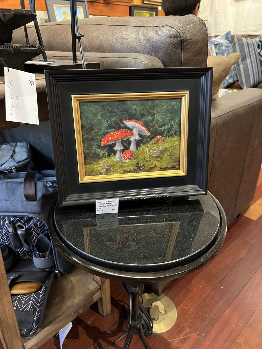astroboyatblast's tweet photo. Another wonder event at #TheLakeHouse🛶 two different artists 👩‍🎨 one in oil painting the other in Gourd’s!! Thanks to the Robin Lyles for my treasures, a mini painted/carved Gourd and 2 vintage pictures. #LakeArrowhead🌲 #CedarGlen🏕️ #SanBernardinoMountains⛰️ https://t.co/EpCFdKxvD0